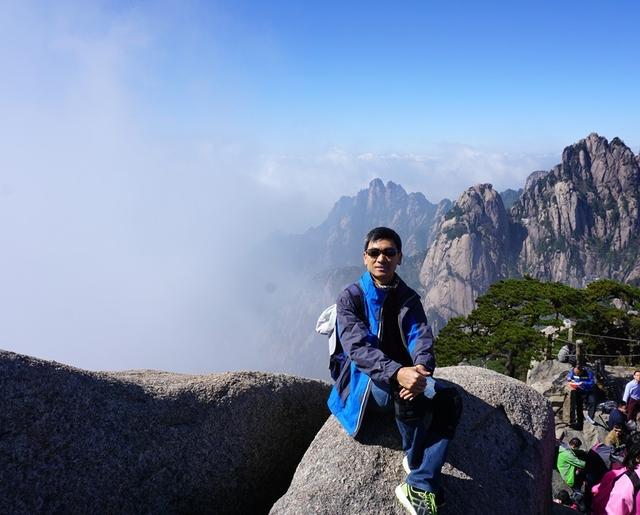 只为伫立峰头眺向远方，翻越天都峰（站在高山望远方）