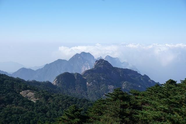 只为伫立峰头眺向远方，翻越天都峰（站在高山望远方）