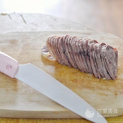 牛肉和什么炒好吃，牛肉炒什么菜最搭（讲解牛肉上浆入味技巧）