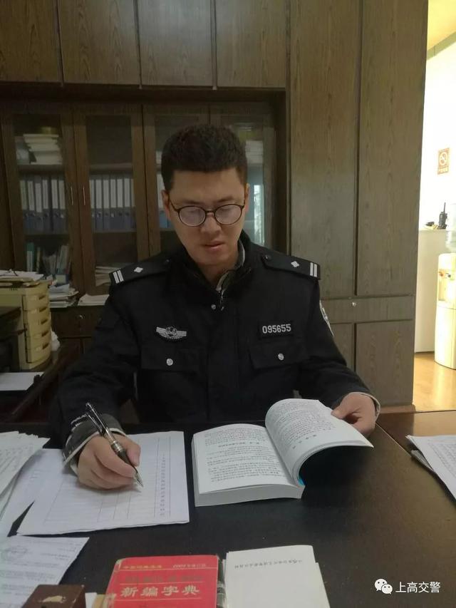 胶州市最年轻中队长多大年龄，警察夫妻：情人节分析案情