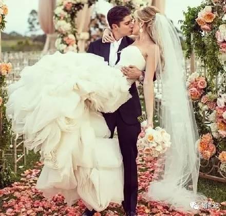 我从刘诗诗陈妍希的婚纱照中总结了8类创意婚纱照pose，刘诗诗秀禾服婚纱照