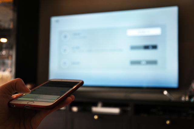 夏普超薄电视，1.6mm超窄边框4K高清大屏