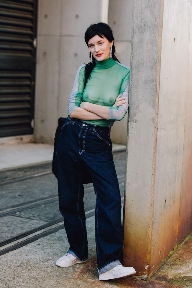 修身牛仔裤穿搭值得一试，百搭又时髦的牛仔裤你Get到了吗