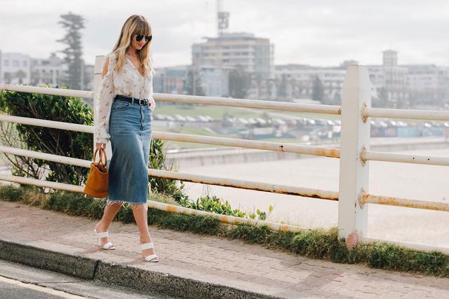 修身牛仔裤穿搭值得一试，百搭又时髦的牛仔裤你Get到了吗