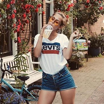 修身牛仔裤穿搭值得一试，百搭又时髦的牛仔裤你Get到了吗