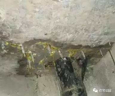 楼上漏水如何补漏，房顶漏水如何补救（这些办法都能解决）