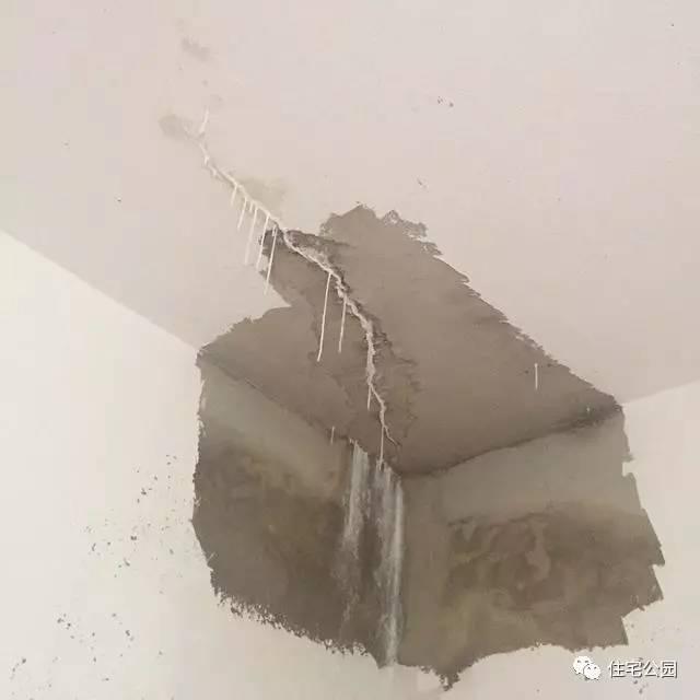 楼上漏水如何补漏，房顶漏水如何补救（这些办法都能解决）