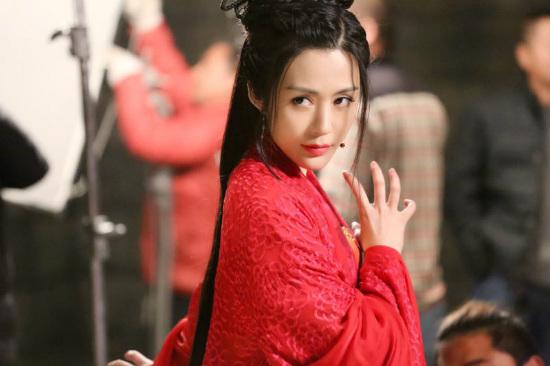 醉玲珑人物介绍，在醉玲珑里一身红衣霸气登场