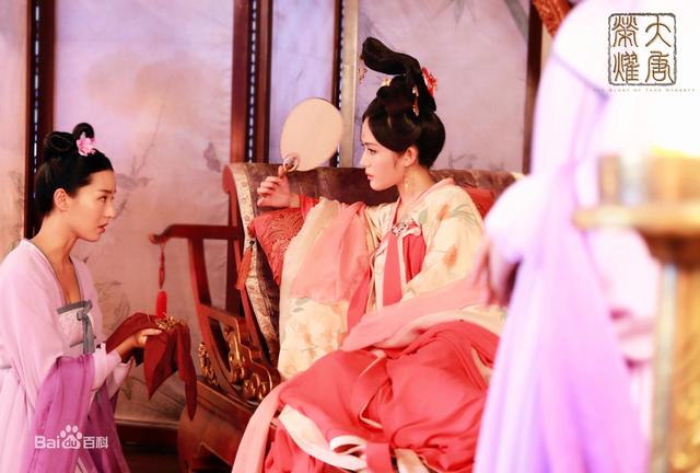 醉玲珑人物介绍，在醉玲珑里一身红衣霸气登场