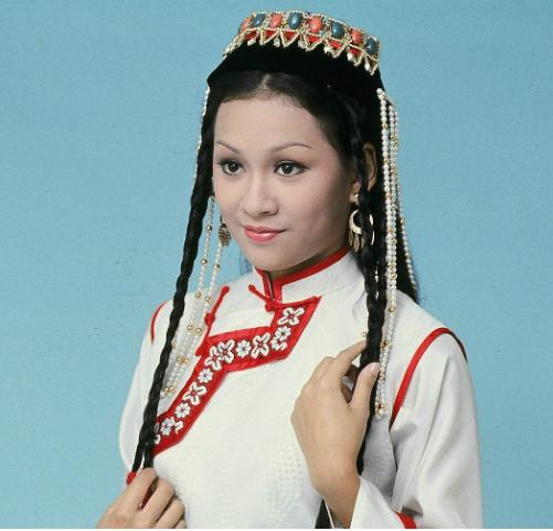 战狼2吴京的女人，战狼里吴京女友为啥叫龙小云