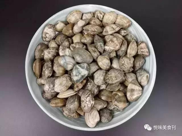 蚬子怎么吐沙子干净快，蛤蜊最快吐沙最干净方法（蚬子怎么做没有沙子还不腥）
