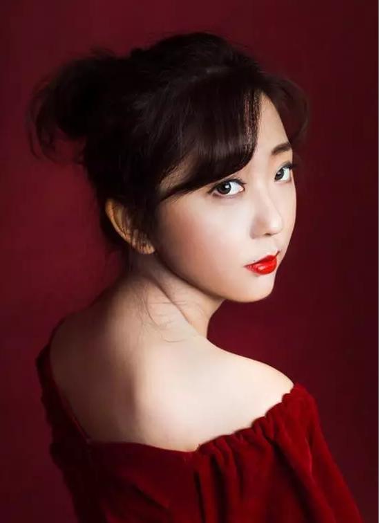 战狼2吴京的女人，战狼里吴京女友为啥叫龙小云