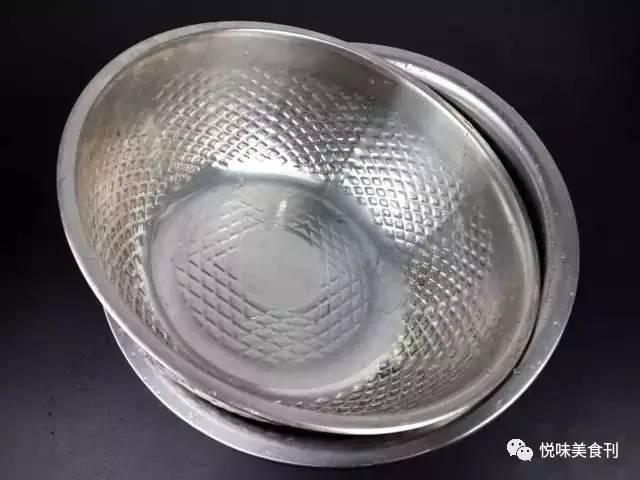 蚬子怎么吐沙子干净快，蛤蜊最快吐沙最干净方法（蚬子怎么做没有沙子还不腥）