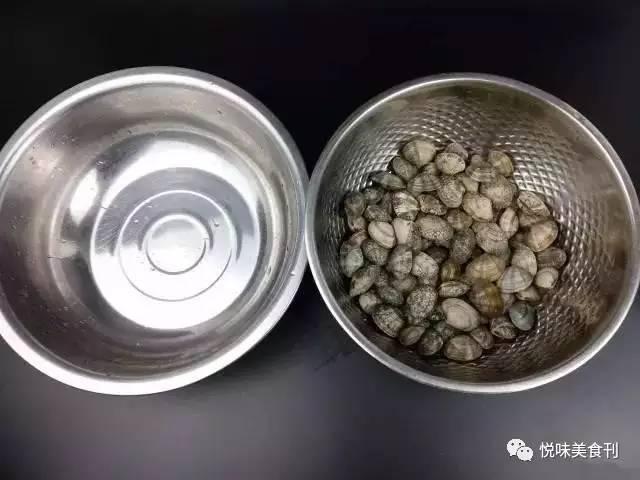 蚬子怎么吐沙子干净快，蛤蜊最快吐沙最干净方法（蚬子怎么做没有沙子还不腥）
