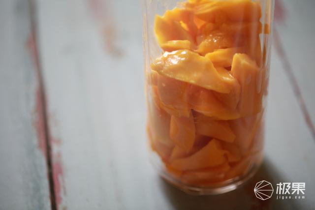 饭店鲜榨果汁做法，厨神教你10秒做出鲜榨果汁