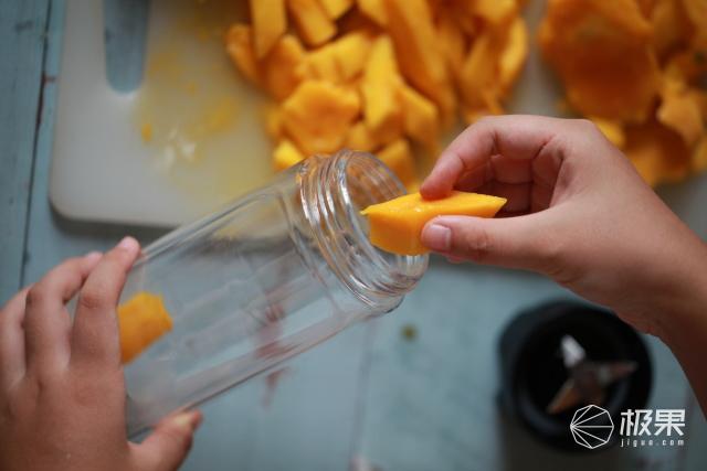 饭店鲜榨果汁做法，厨神教你10秒做出鲜榨果汁