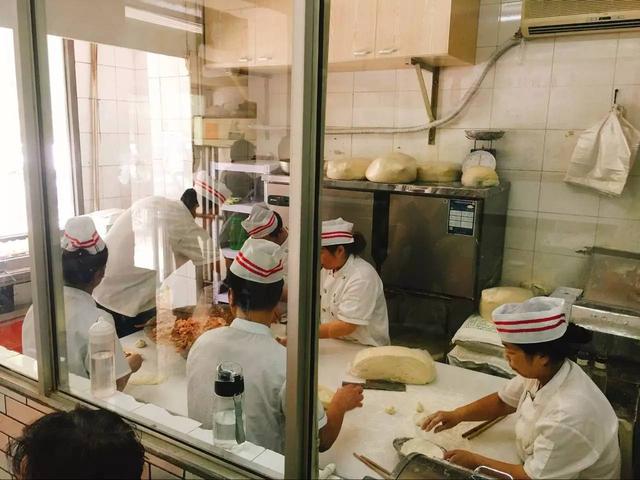 半发面的制作过程，天津传统水馅包子半发面制作方法（半发面油饼：一斤面）