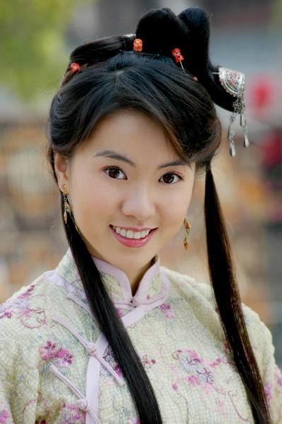 黄圣依因为周星驰电影而走红，有一部星爷拍的神奇电视剧只火了黄圣依