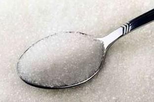 老冰糖和单晶冰糖有什么区别，红白冰糖功效不同