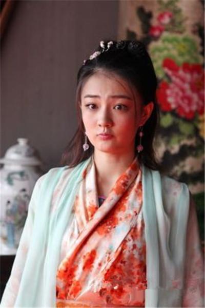 13岁演薛宝琴出名，从柔弱乖巧的薛宝琴变身各剧女一号