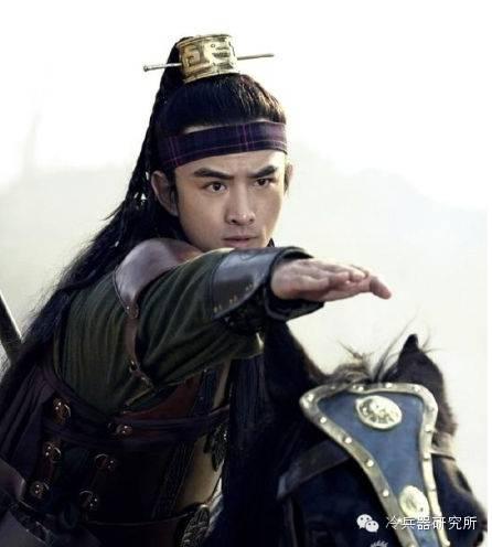 水浒传里的各种人物的兵器，威力最强的不是林冲的矛