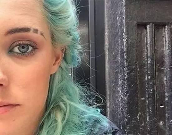 如何刮眉毛修眉男生，眉毛上三个点连一连刮一刮就好了