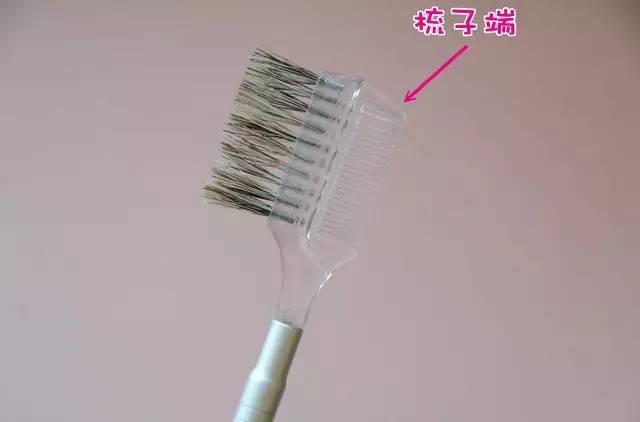 如何刮眉毛修眉男生，眉毛上三个点连一连刮一刮就好了