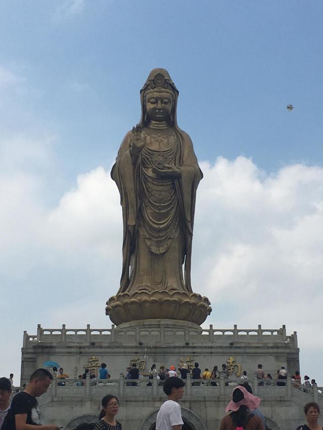 浙江省舟山市桃花岛风景旅游区，碧海潮声桃花影