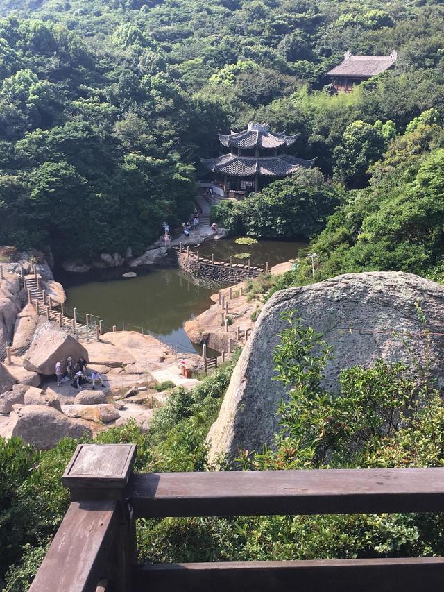 浙江省舟山市桃花岛风景旅游区，碧海潮声桃花影