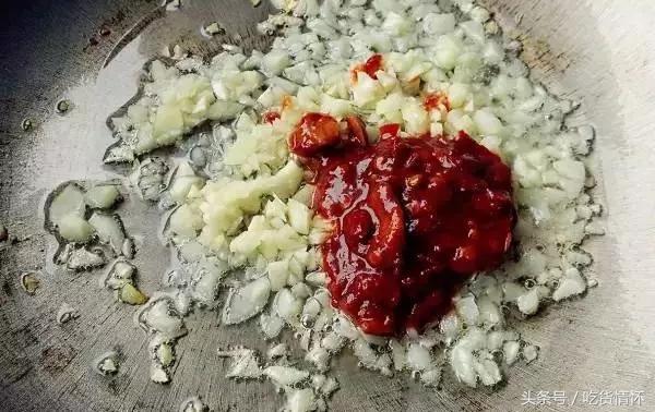 金针菇怎么做好吃又简单，金针菇最最简单又好吃的做法（金针菇和它才是绝配）