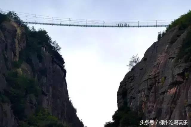 浙江玻璃栈道漂流推荐，国内首条千米高空玻璃漂流开放了