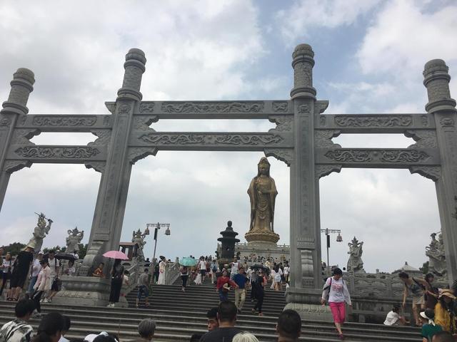 浙江省舟山市桃花岛风景旅游区，碧海潮声桃花影