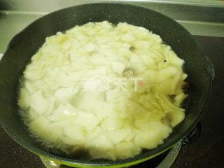 面片汤的家常做法，家常面片汤的食谱（非常适合当早餐和晚餐吃）