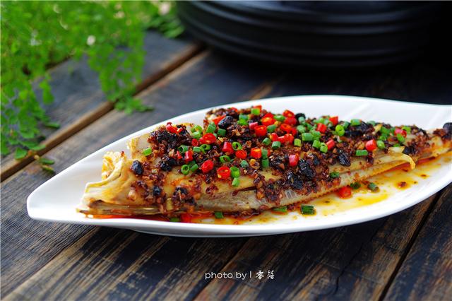 耗儿鱼怎么做好吃，耗儿鱼最简单家常的做法（啤酒泡椒耗儿鱼的别样做法）