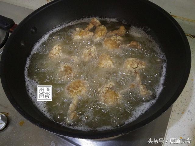 炸鸡翅怎么炸又酥又香又脆，这个酥炸鸡翅真的太太太香了