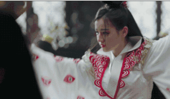 迪丽热巴的古装受称赞，异域风的迪丽热巴