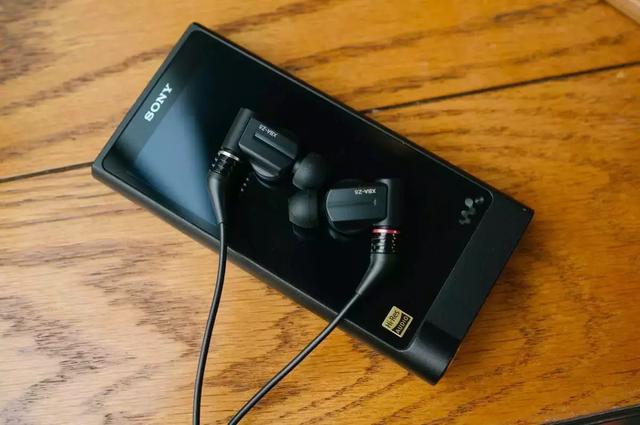 最具索尼味道的头戴式耳机，索尼WH-1000XM5评测