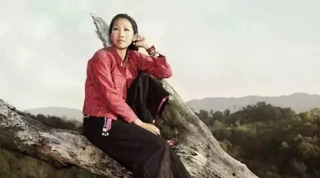 和一个抑郁症的人去旅游，裸辞白领的她为了他