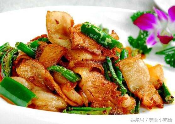 青椒回锅肉怎么做出来软糯，家常青椒回锅肉这样做最好吃