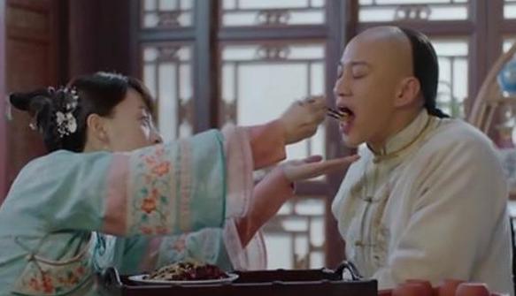 那年花开月正圆胡咏梅杀害吴聘，《那年花开》胡咏梅结局疯了