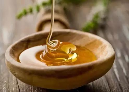  正宗土蜂蜜图片，什么样蜂蜜才是真正的土蜂蜜（分享几张 正宗土蜂蜜图片）