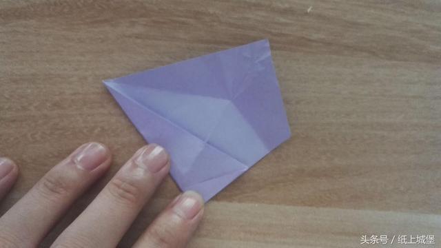 怎么用折星星的纸做其他东西，DIY五角星纸花的方法