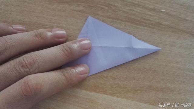怎么用折星星的纸做其他东西，DIY五角星纸花的方法
