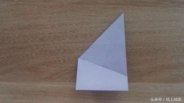 怎么用折星星的纸做其他东西，DIY五角星纸花的方法