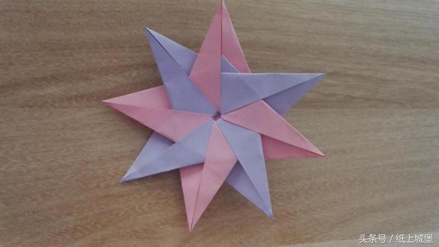 怎么用折星星的纸做其他东西，DIY五角星纸花的方法