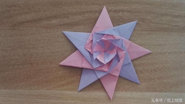 怎么用折星星的纸做其他东西，DIY五角星纸花的方法