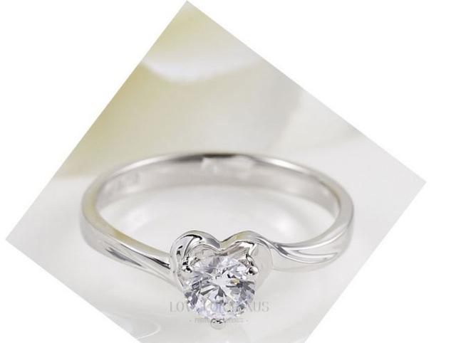 范冰冰的钻戒是多少克拉的，郭碧婷5克拉钻戒是碎钻