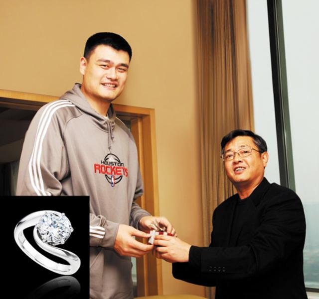 范冰冰的钻戒是多少克拉的，郭碧婷5克拉钻戒是碎钻