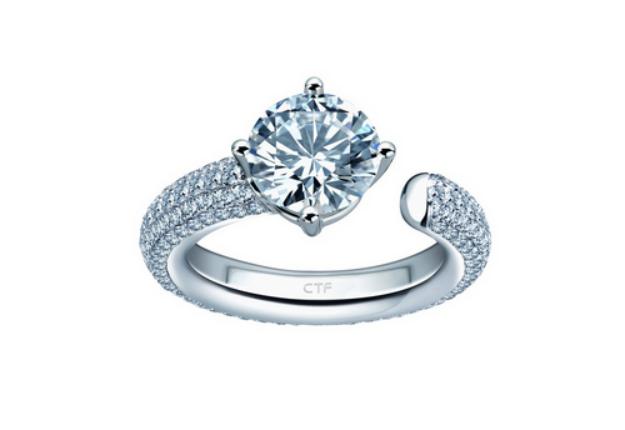 范冰冰的钻戒是多少克拉的，郭碧婷5克拉钻戒是碎钻