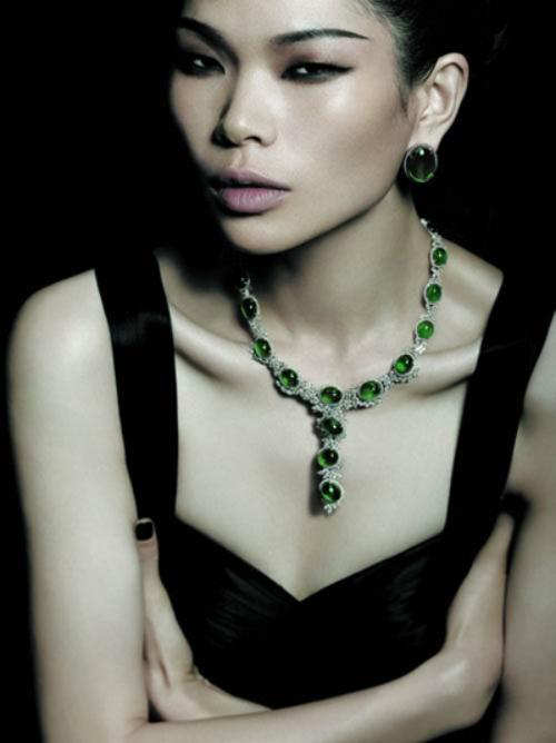 范冰冰的钻戒是多少克拉的，郭碧婷5克拉钻戒是碎钻